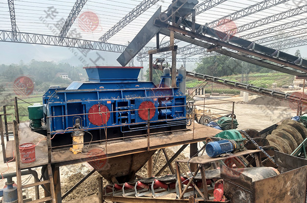 外貿訂單再創佳績，輥式破碎機出口國外。